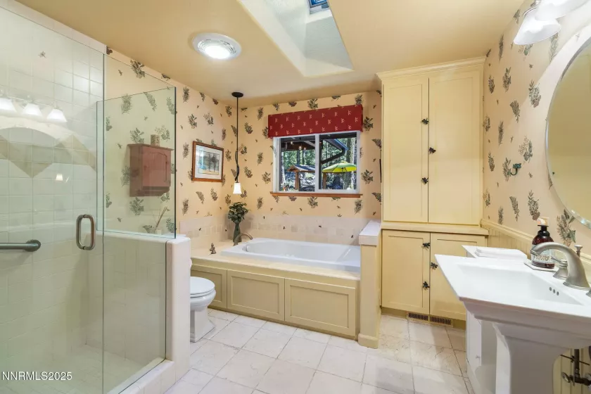 4 Yana, Graeagle, California 96103, 5 Bedrooms Bedrooms, ,4 BathroomsBathrooms,Residential,Residential,Yana,250054722