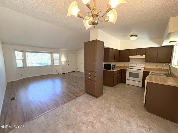 3865 Fulmar, Reno, Nevada 89508, 3 Bedrooms Bedrooms, ,2 BathroomsBathrooms,Residential,Residential,Fulmar,250054723