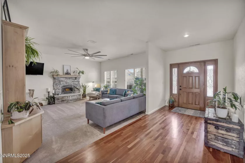 421 Silver Star, Yerington, Nevada 89447, 4 Bedrooms Bedrooms, ,3 BathroomsBathrooms,Residential,Residential,Silver Star,250054727