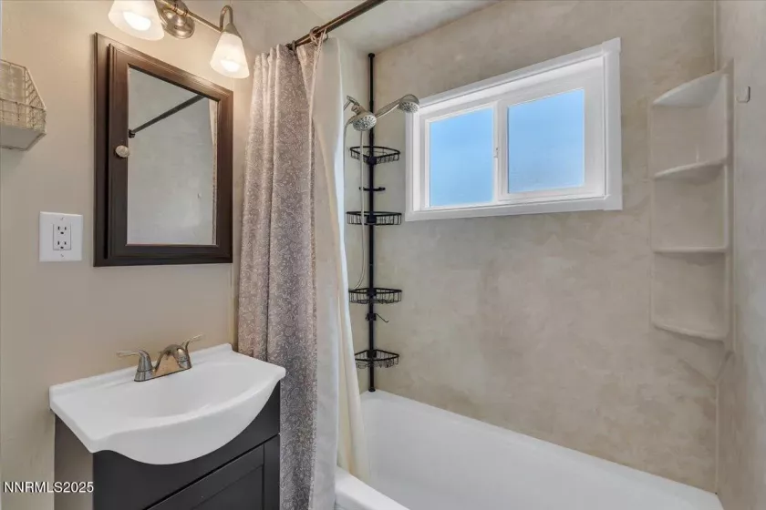 389 Galleron, Sparks, Nevada 89431, 3 Bedrooms Bedrooms, ,1 BathroomBathrooms,Residential,Residential,Galleron,250054734