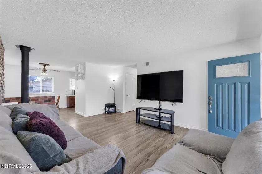 389 Galleron, Sparks, Nevada 89431, 3 Bedrooms Bedrooms, ,1 BathroomBathrooms,Residential,Residential,Galleron,250054734
