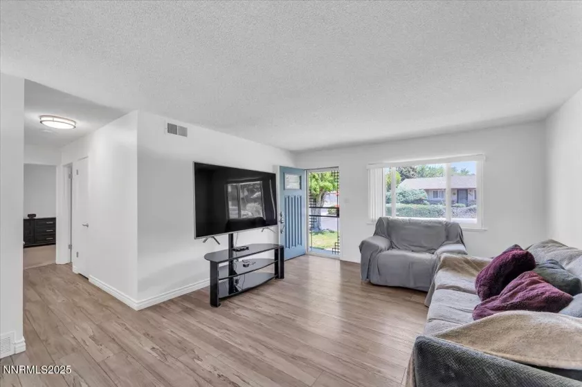 389 Galleron, Sparks, Nevada 89431, 3 Bedrooms Bedrooms, ,1 BathroomBathrooms,Residential,Residential,Galleron,250054734