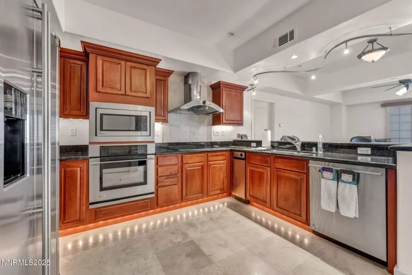 1101 2nd, Reno, Nevada 89503, 2 Bedrooms Bedrooms, ,3 BathroomsBathrooms,Residential,Residential,2nd,250054740