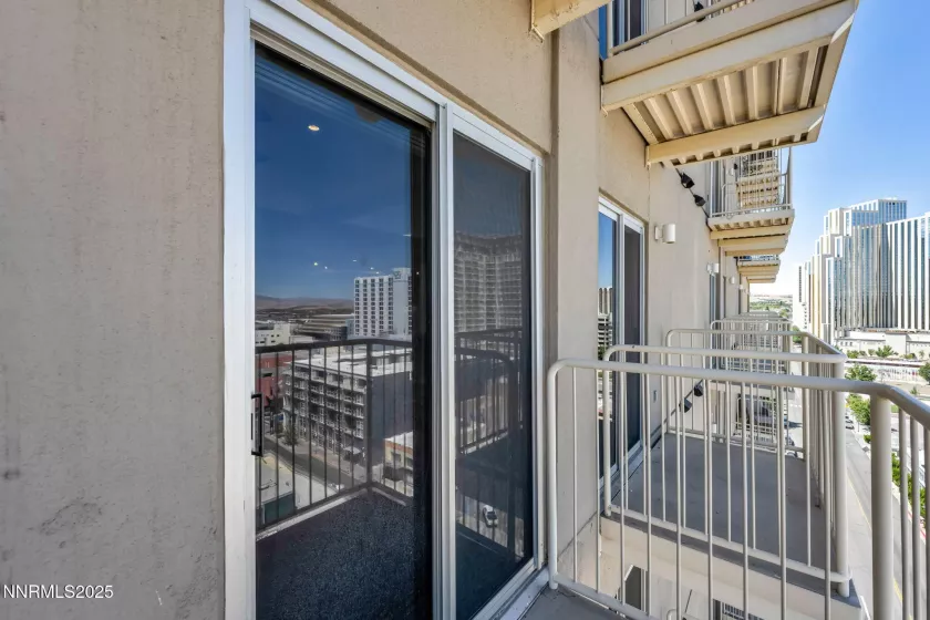 1101 2nd, Reno, Nevada 89503, 2 Bedrooms Bedrooms, ,3 BathroomsBathrooms,Residential,Residential,2nd,250054740