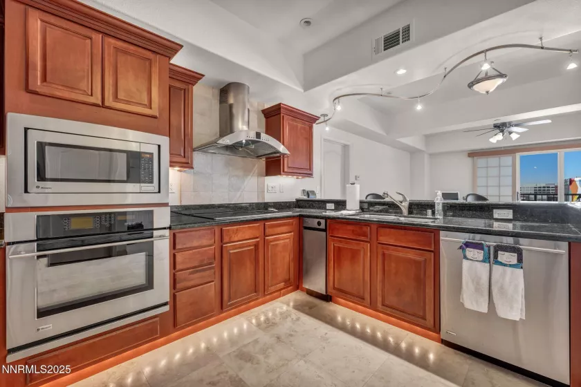 1101 2nd, Reno, Nevada 89503, 2 Bedrooms Bedrooms, ,3 BathroomsBathrooms,Residential,Residential,2nd,250054740