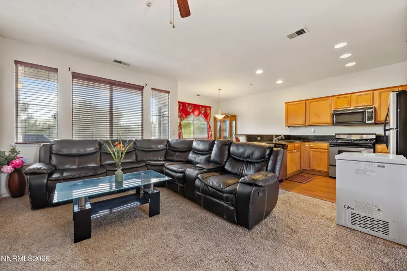 6060 Ingleston, Sparks, Nevada 89436, 2 Bedrooms Bedrooms, ,2 BathroomsBathrooms,Residential,Residential,Ingleston,250053665