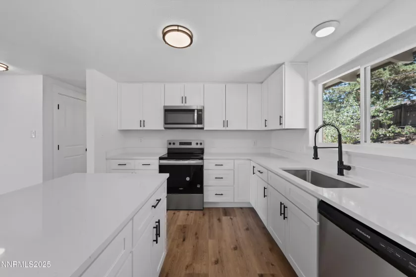 1635 Carlin, Reno, Nevada 89503, 4 Bedrooms Bedrooms, ,3 BathroomsBathrooms,Residential,Residential,Carlin,250054743