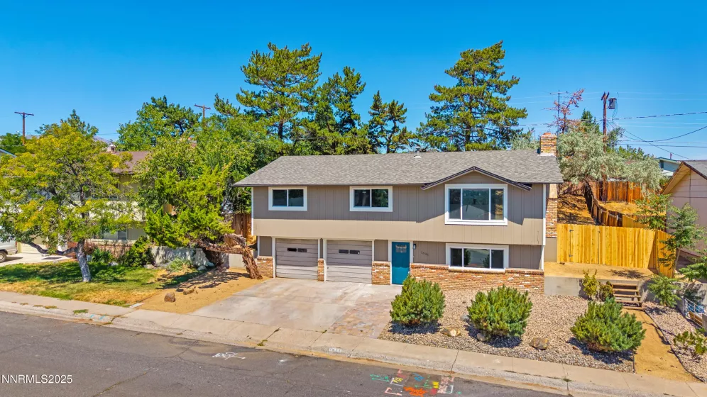 1635 Carlin, Reno, Nevada 89503, 4 Bedrooms Bedrooms, ,3 BathroomsBathrooms,Residential,Residential,Carlin,250054743
