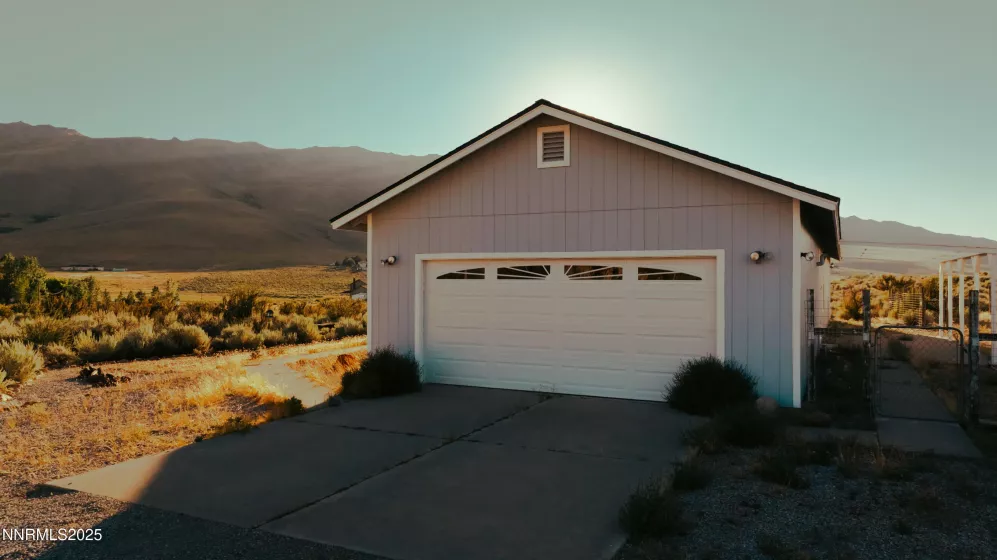110 Arabian Way, Reno, Nevada 89508, 3 Bedrooms Bedrooms, ,2 BathroomsBathrooms,Residential,Residential,Arabian Way,250054744