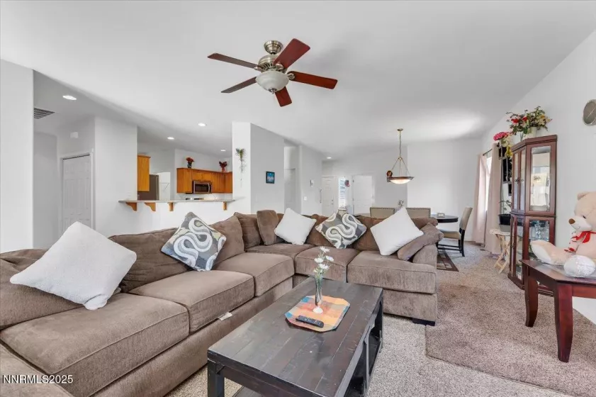 465 Jennys, Fernley, Nevada 89408, 3 Bedrooms Bedrooms, ,2 BathroomsBathrooms,Residential,Residential,Jennys,250054765