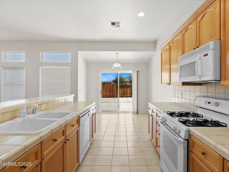8044 Miramar, Sparks, Nevada 89436, 3 Bedrooms Bedrooms, ,2 BathroomsBathrooms,Residential,Residential,Miramar,250054810