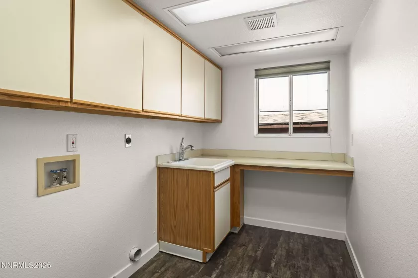7998 Rusty, Reno, Nevada 89511, 3 Bedrooms Bedrooms, ,3 BathroomsBathrooms,Residential,Residential,Rusty,250054812