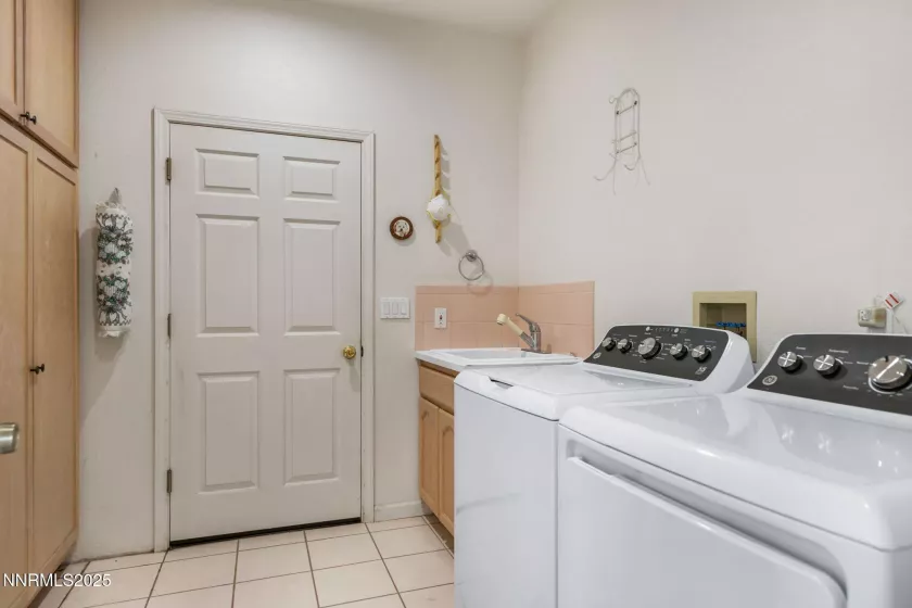 2872 Squires, Minden, Nevada 89423, 3 Bedrooms Bedrooms, ,3 BathroomsBathrooms,Residential,Residential,Squires,250054838