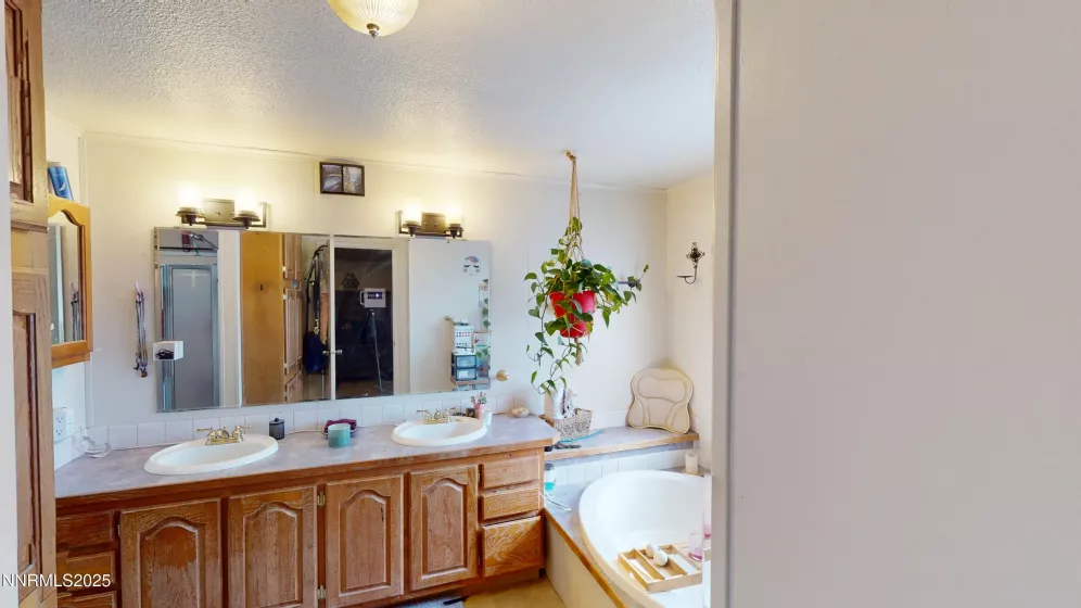 4325 Moon, Winnemucca, Nevada 89445, 3 Bedrooms Bedrooms, ,2 BathroomsBathrooms,Residential,Residential,Moon,250054976