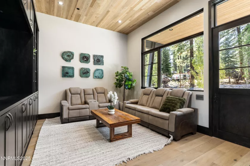130 James Reed, Truckee, California 96161, 5 Bedrooms Bedrooms, ,6 BathroomsBathrooms,Residential,Residential,James Reed,250055007