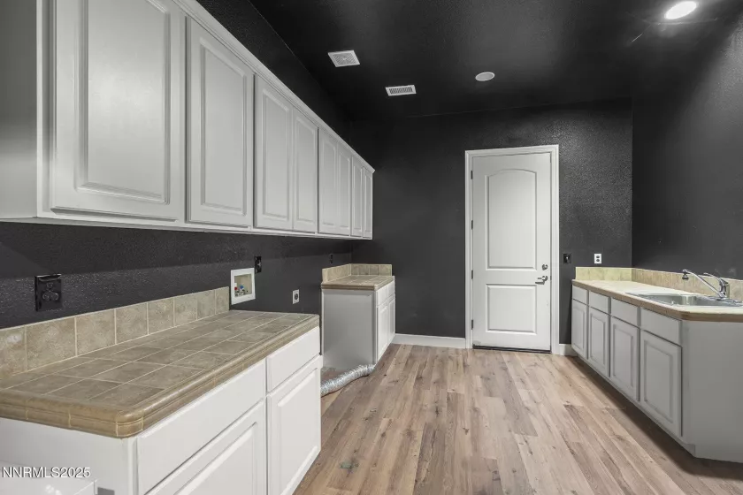 124 Denio, Dayton, Nevada 89403, 4 Bedrooms Bedrooms, ,4 BathroomsBathrooms,Residential,Residential,Denio,250055053