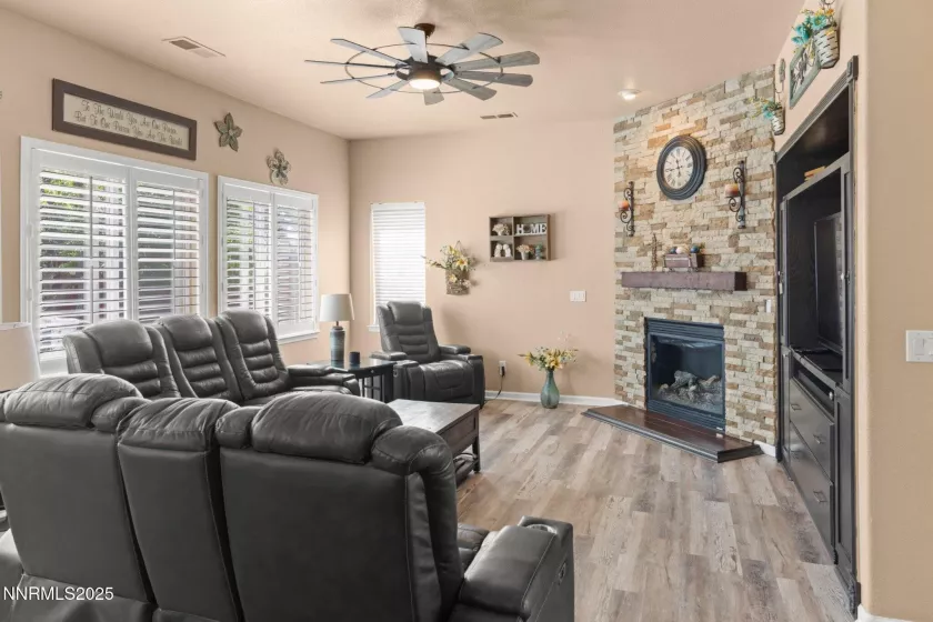 1357 Horse Creek, Fernley, Nevada 89408, 4 Bedrooms Bedrooms, ,3 BathroomsBathrooms,Residential,Residential,Horse Creek,250055057
