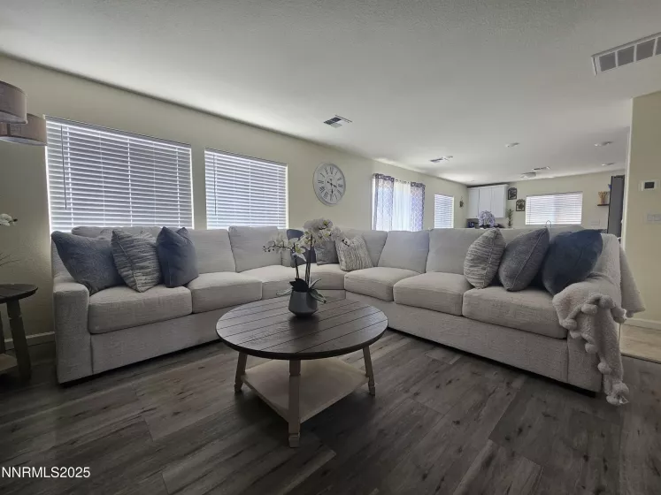 632 Coyote Bluff Ct, Reno, Nevada 89506, 3 Bedrooms Bedrooms, ,3 BathroomsBathrooms,Residential,Residential,Coyote Bluff Ct,250055058