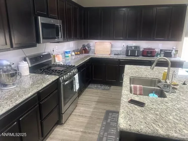 180 Walnut, Fernley, Nevada 89408, 4 Bedrooms Bedrooms, ,3 BathroomsBathrooms,Residential,Residential,Walnut,250055060