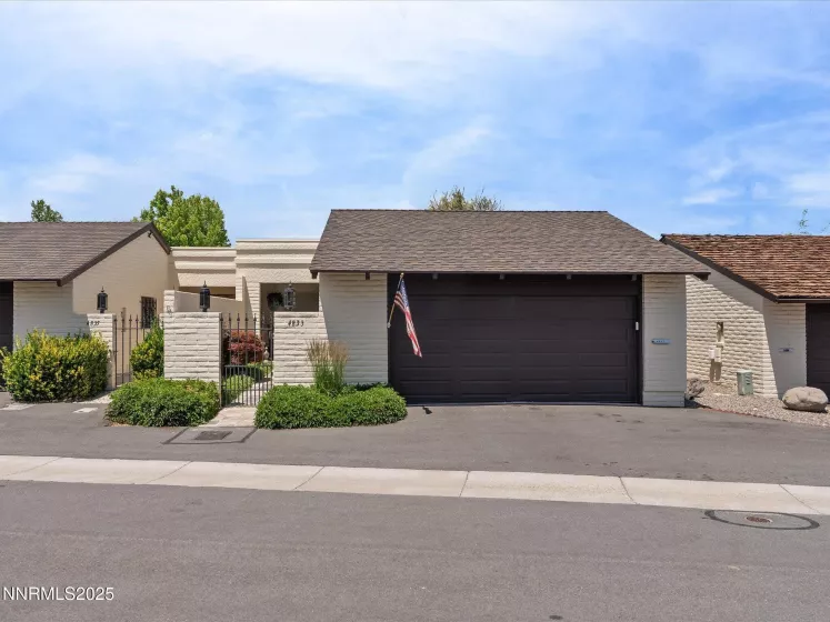 4833 Lakeridge, Reno, Nevada 89509, 2 Bedrooms Bedrooms, ,3 BathroomsBathrooms,Residential,Residential,Lakeridge,250055036