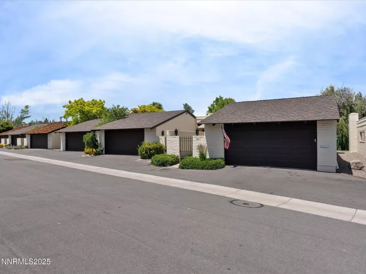 4833 Lakeridge, Reno, Nevada 89509, 2 Bedrooms Bedrooms, ,3 BathroomsBathrooms,Residential,Residential,Lakeridge,250055036