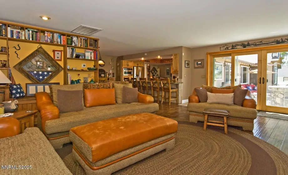 25 Martell, Sparks, Nevada 89441, 4 Bedrooms Bedrooms, ,3 BathroomsBathrooms,Residential,Residential,Martell,250055080