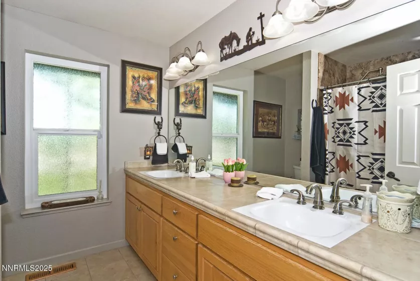 25 Martell, Sparks, Nevada 89441, 4 Bedrooms Bedrooms, ,3 BathroomsBathrooms,Residential,Residential,Martell,250055080