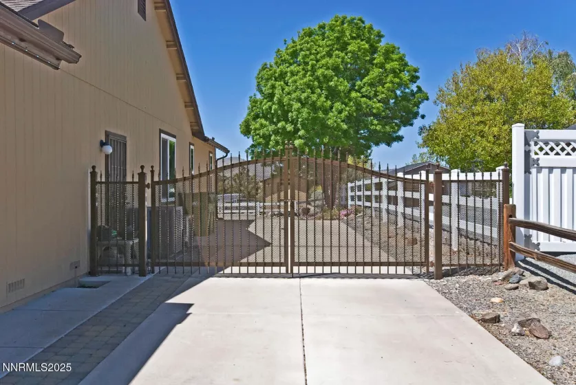 25 Martell, Sparks, Nevada 89441, 4 Bedrooms Bedrooms, ,3 BathroomsBathrooms,Residential,Residential,Martell,250055080