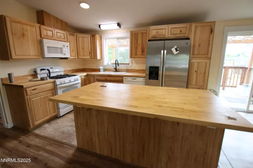 18 Bluestone, Yerington, Nevada 89447, 3 Bedrooms Bedrooms, ,2 BathroomsBathrooms,Residential,Residential,Bluestone,250055117