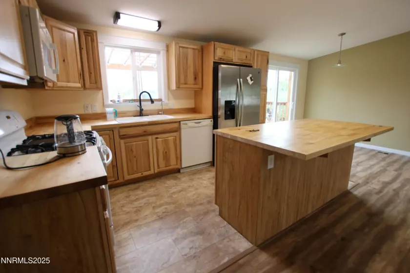 18 Bluestone, Yerington, Nevada 89447, 3 Bedrooms Bedrooms, ,2 BathroomsBathrooms,Residential,Residential,Bluestone,250055117