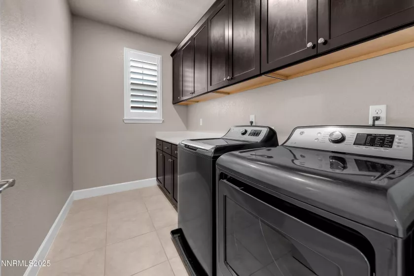2025 Elk Falls, Sparks, Nevada 89436, 5 Bedrooms Bedrooms, ,3 BathroomsBathrooms,Residential,Residential,Elk Falls,250055121
