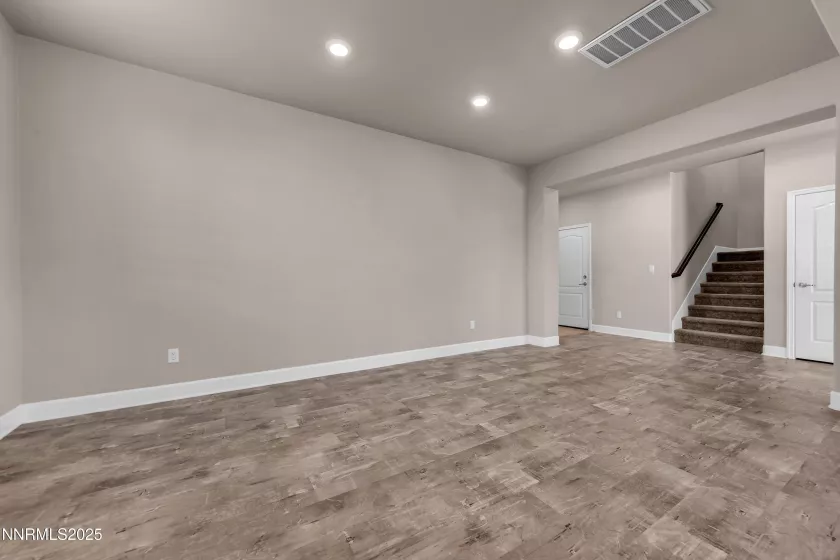 2025 Elk Falls, Sparks, Nevada 89436, 5 Bedrooms Bedrooms, ,3 BathroomsBathrooms,Residential,Residential,Elk Falls,250055121