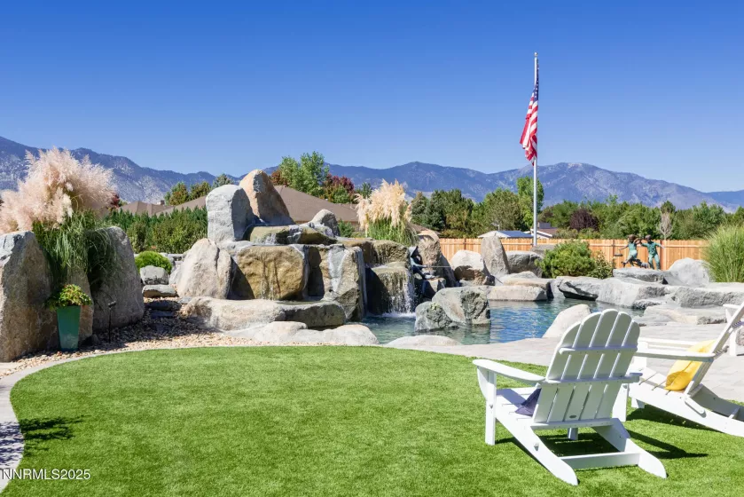 949 Heavenly View, Gardnerville, Nevada 89460, 5 Bedrooms Bedrooms, ,6 BathroomsBathrooms,Residential,Residential,Heavenly View,250055150