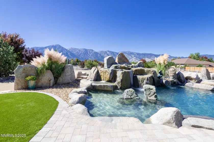 949 Heavenly View, Gardnerville, Nevada 89460, 5 Bedrooms Bedrooms, ,6 BathroomsBathrooms,Residential,Residential,Heavenly View,250055150