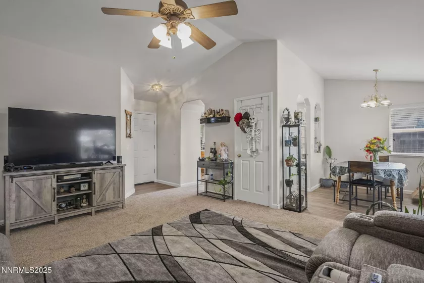 617 Winter, Fernley, Nevada 89408, 3 Bedrooms Bedrooms, ,2 BathroomsBathrooms,Residential,Residential,Winter,250052837