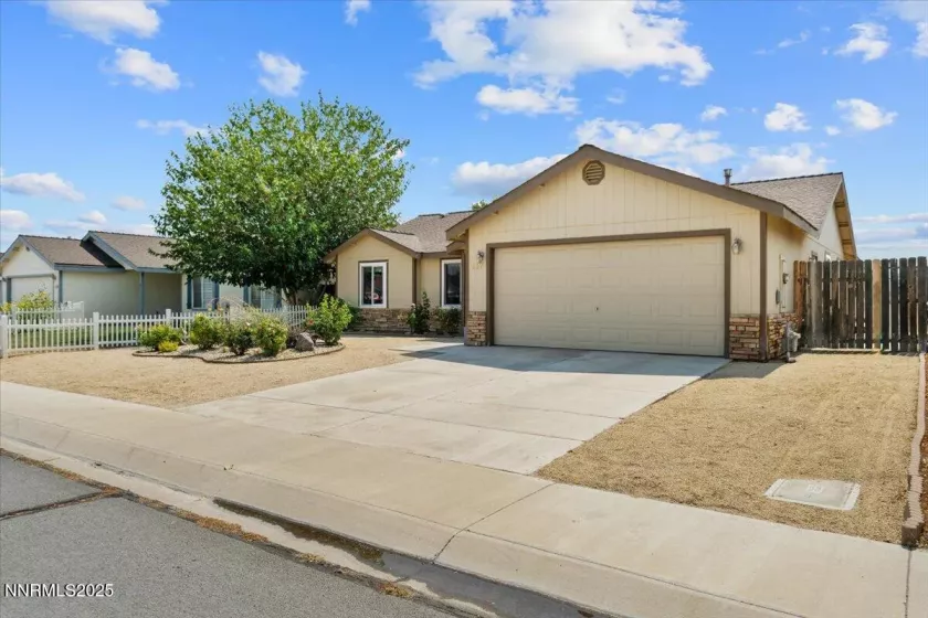 437 Trellis, Fernley, Nevada 89408, 3 Bedrooms Bedrooms, ,2 BathroomsBathrooms,Residential,Residential,Trellis,250055172