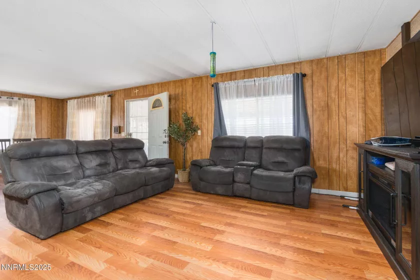 310 6th, Sun Valley, Nevada 89433, 3 Bedrooms Bedrooms, ,2 BathroomsBathrooms,Residential,Residential,6th,250055174