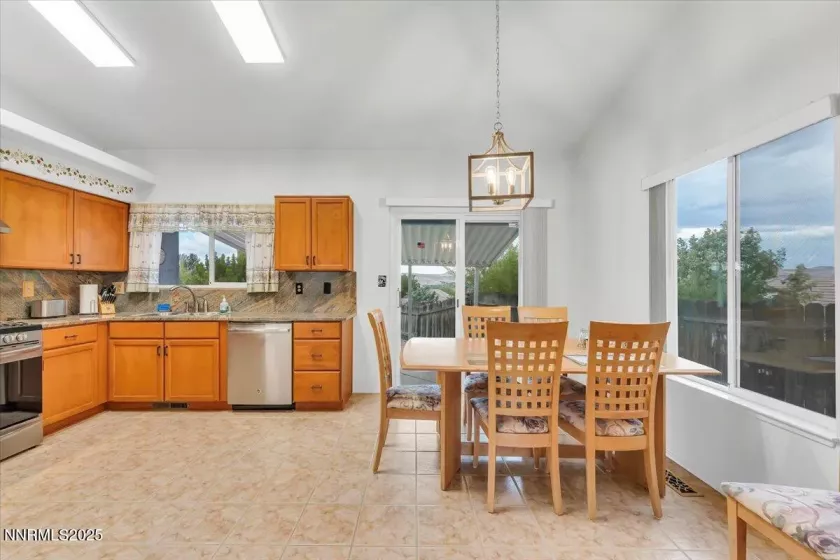 6714 Drexel, Sparks, Nevada 89436, 3 Bedrooms Bedrooms, ,2 BathroomsBathrooms,Residential,Residential,Drexel,250055205
