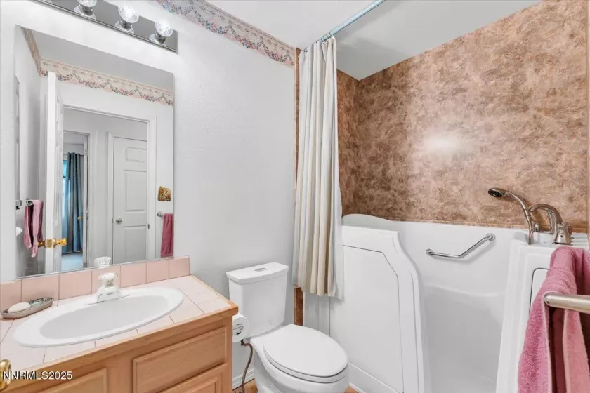6714 Drexel, Sparks, Nevada 89436, 3 Bedrooms Bedrooms, ,2 BathroomsBathrooms,Residential,Residential,Drexel,250055205