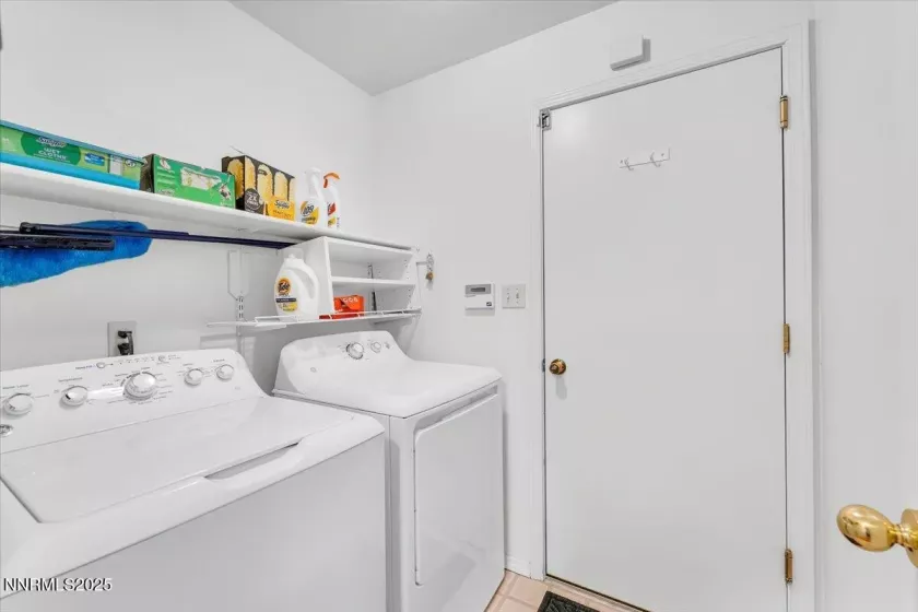 6714 Drexel, Sparks, Nevada 89436, 3 Bedrooms Bedrooms, ,2 BathroomsBathrooms,Residential,Residential,Drexel,250055205
