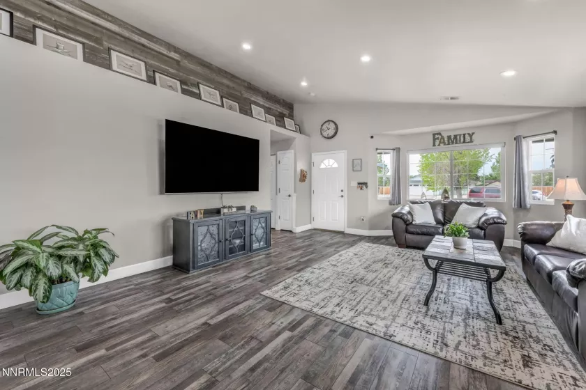 20 Tankersley, Spanish Springs, Nevada 89436, 3 Bedrooms Bedrooms, ,2 BathroomsBathrooms,Residential,Residential,Tankersley,250055204