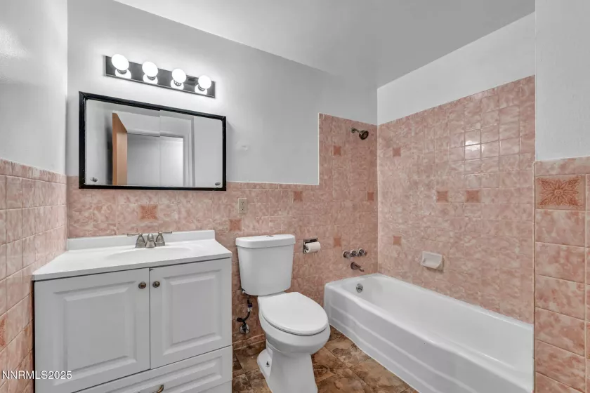 2260 6th, Reno, Nevada 89503, 3 Bedrooms Bedrooms, ,2 BathroomsBathrooms,Residential,Residential,6th,250055217