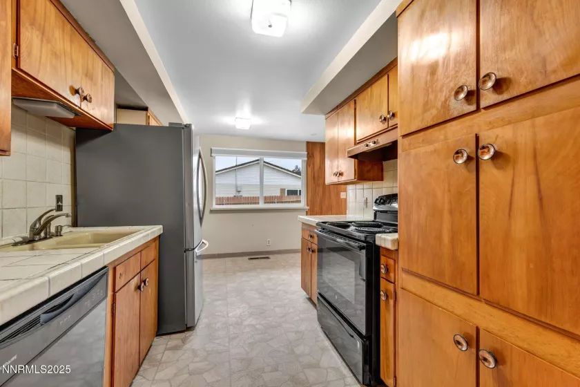 2260 6th, Reno, Nevada 89503, 3 Bedrooms Bedrooms, ,2 BathroomsBathrooms,Residential,Residential,6th,250055217