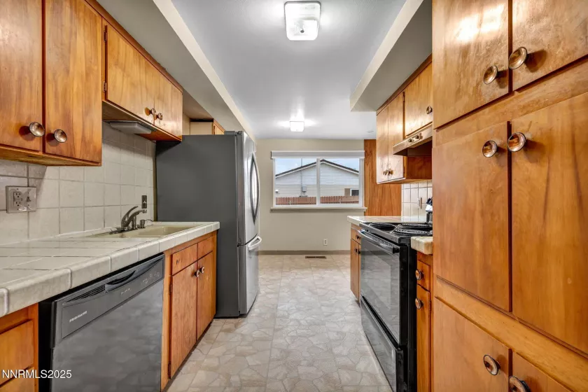 2260 6th, Reno, Nevada 89503, 3 Bedrooms Bedrooms, ,2 BathroomsBathrooms,Residential,Residential,6th,250055217