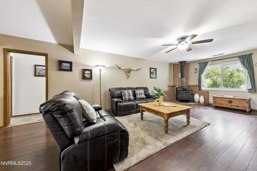 1010 Sagebrush, Gardnerville, Nevada 89460, 3 Bedrooms Bedrooms, ,3 BathroomsBathrooms,Residential,Residential,Sagebrush,250055277