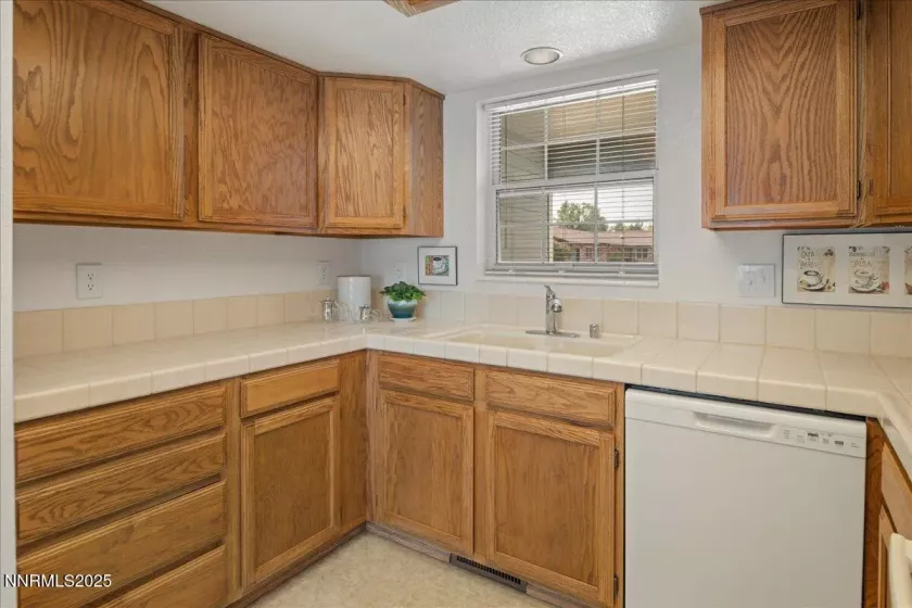 634 Travis, Carson City, Nevada 89701, 2 Bedrooms Bedrooms, ,2 BathroomsBathrooms,Residential,Residential,Travis,250055308