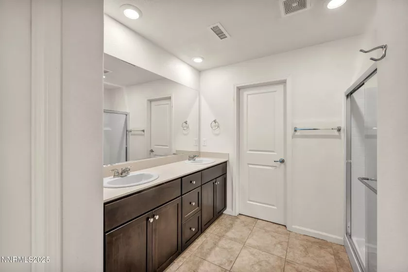 8977 Sagemoor, Reno, Nevada 89506, 3 Bedrooms Bedrooms, ,3 BathroomsBathrooms,Residential,Residential,Sagemoor,250051402