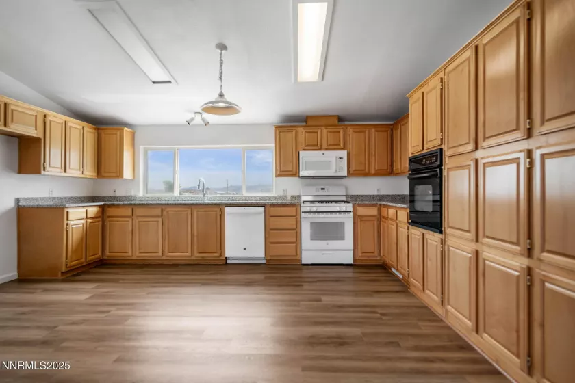6715 Wade, Stagecoach, Nevada 89429, 3 Bedrooms Bedrooms, ,2 BathroomsBathrooms,Residential,Residential,Wade,250055341