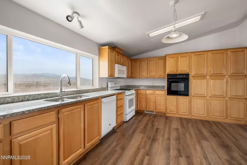 6715 Wade, Stagecoach, Nevada 89429, 3 Bedrooms Bedrooms, ,2 BathroomsBathrooms,Residential,Residential,Wade,250055341