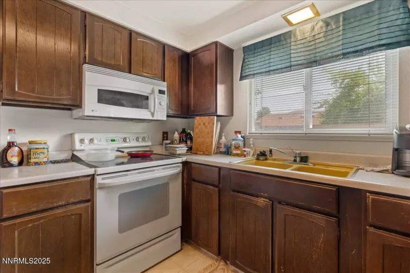 3309 Hickory, Carson City, Nevada 89701, 3 Bedrooms Bedrooms, ,2 BathroomsBathrooms,Residential,Residential,Hickory,250055351